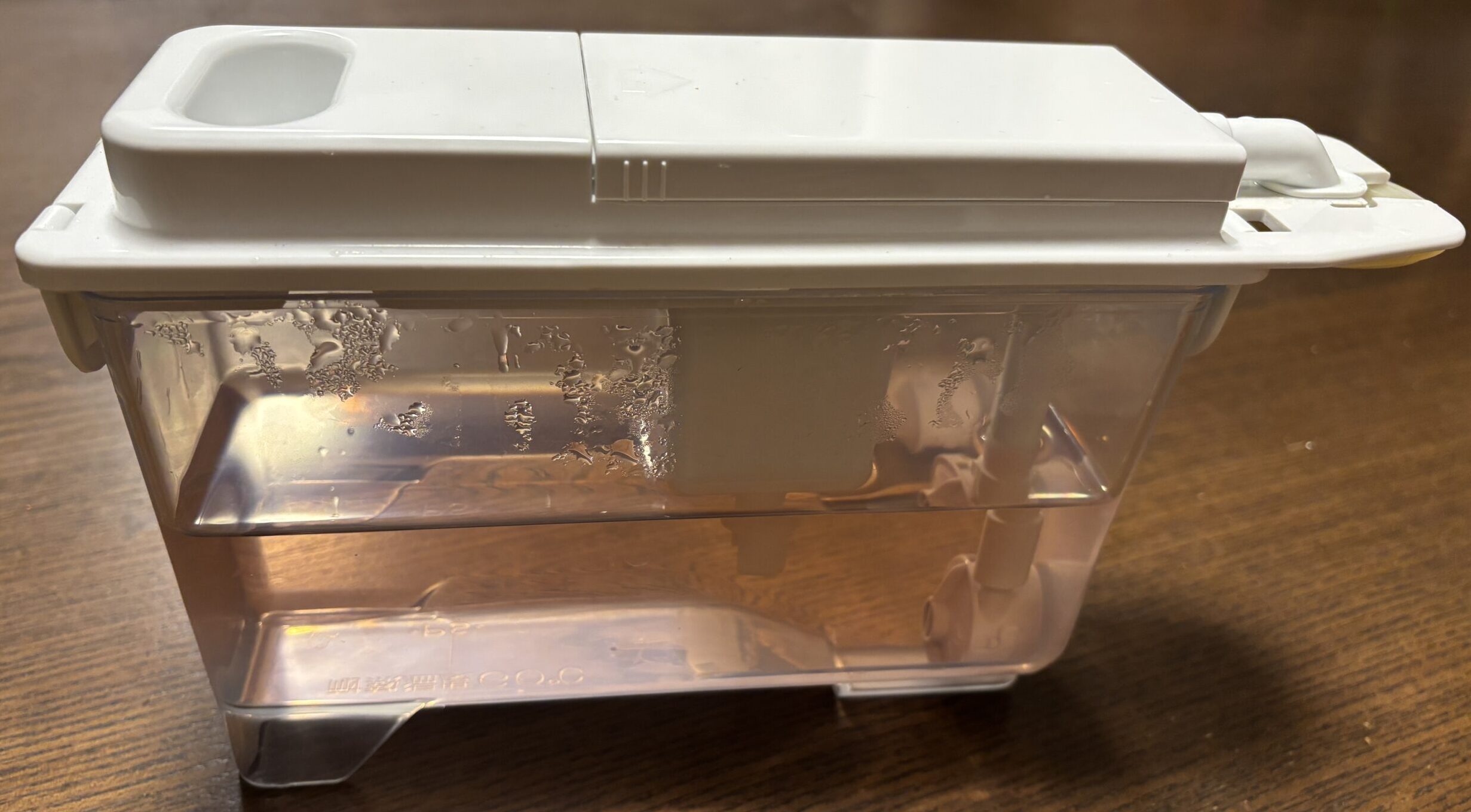 洗浄液が入った給水タンク