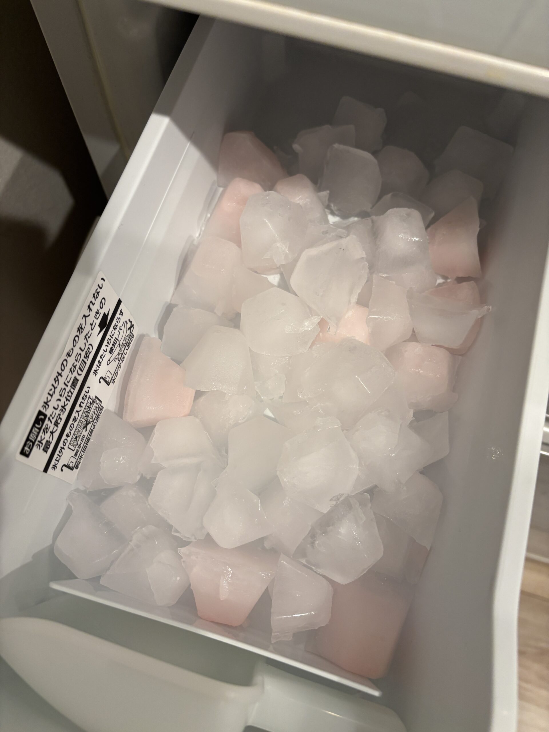 ピンクと透明氷が混在